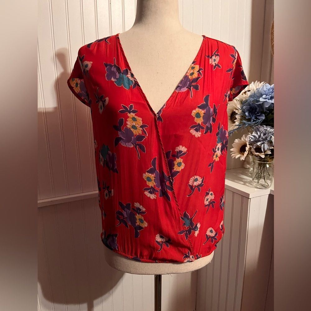 Collective Concepts Red Floral Shortsleeved Top
